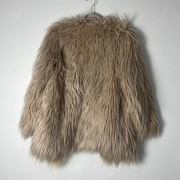 LIONESS | BLUSH FAUX FUR COAT - Picture 5 of 7